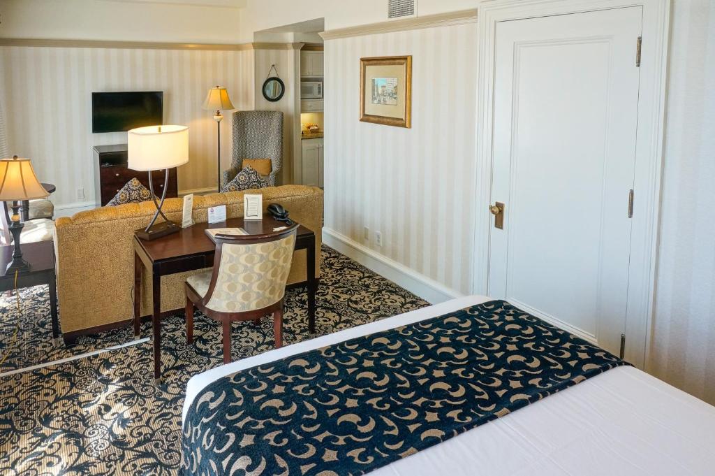 Gaslamp Plaza Suites photo