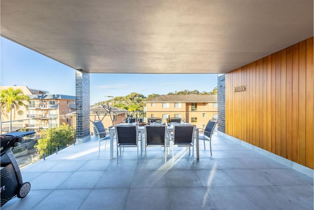 8 Kingfisher stunning unit with water views ducted air conditioning and