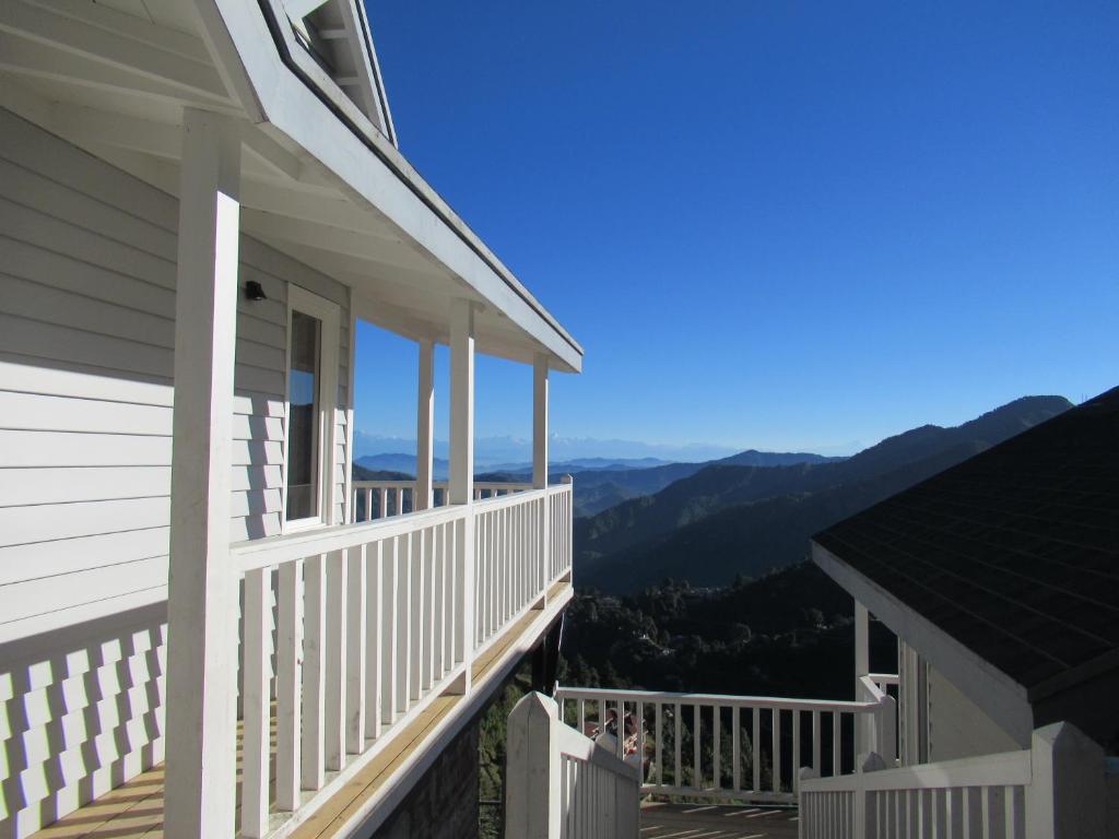 En balkon eller terrasse på The Great Escape Homestay, Gagar, Nainital
