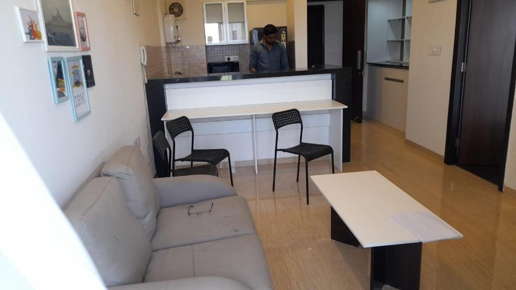 Apartment Ac 1bhk flat at 21st floor towards golf park facing in lodha