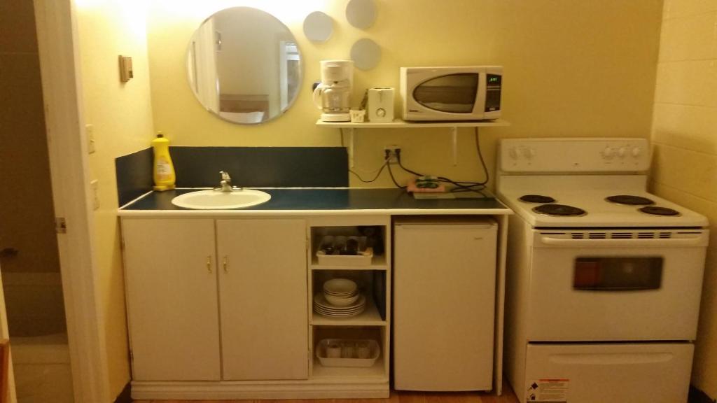 West Castle Motel - Room Selected At Check-In