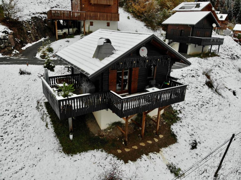 Un modelo de casa en la nieve en Chalet proche Morzine et lac Léman WIFI offert, en Le Biot