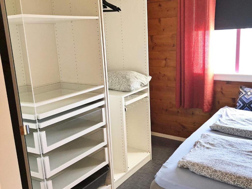 Postel nebo postele na pokoji v ubytování Holiday home Utvik II