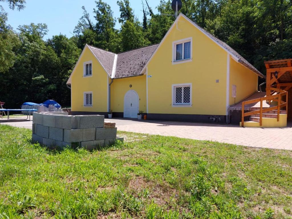 Welcoming holiday home near lake 8284 Nemesgulács kép - 1