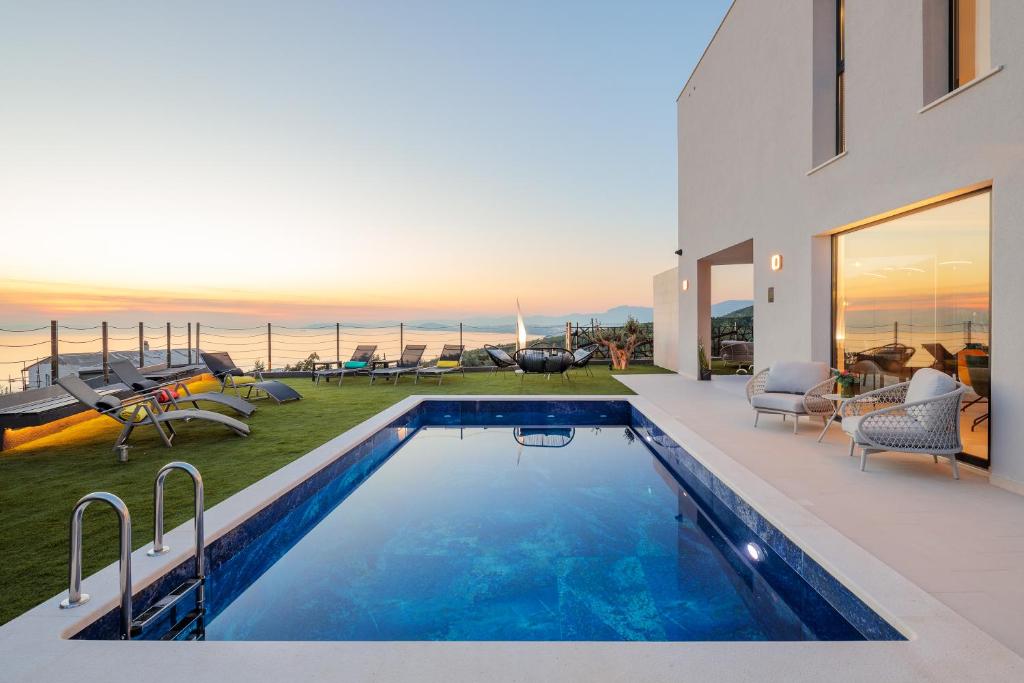 Bazén v ubytování Luxury Villa Una Split nebo v jeho okolí