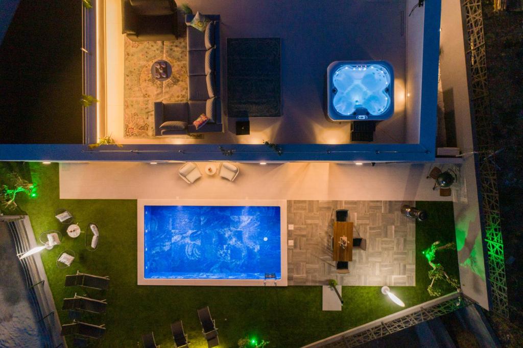 TV a/nebo společenská místnost v ubytování Luxury Villa Una Split
