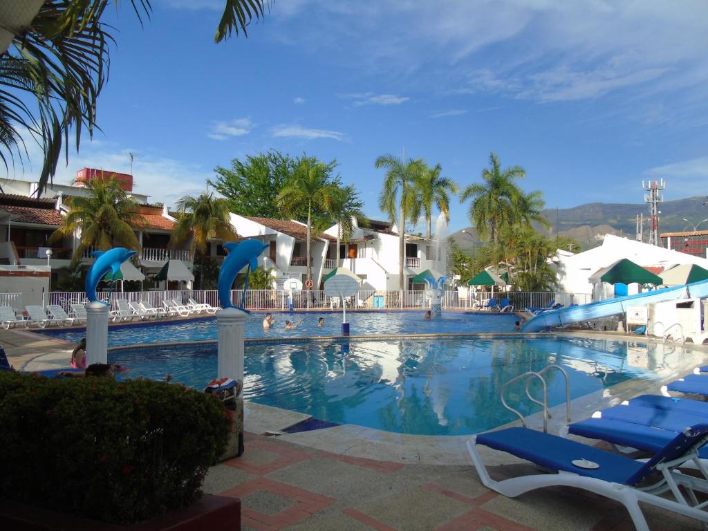 Bazén v ubytování Alborada Hotel Melgar nebo v jeho okolí