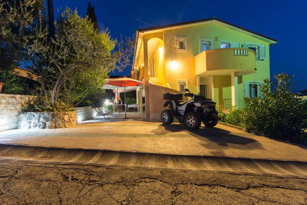 Budova, v ktorej sa apartmán nachádza