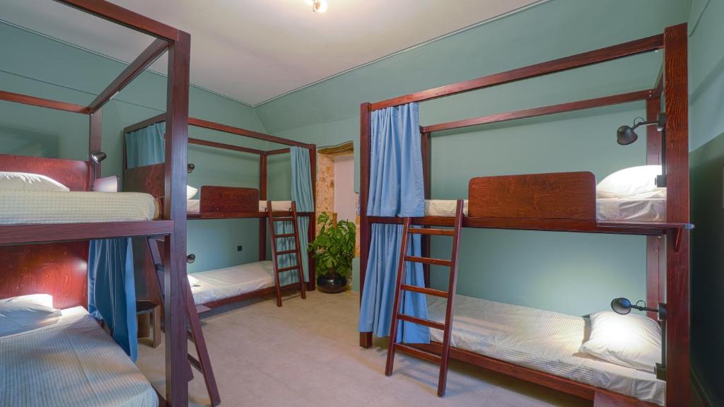 Postel nebo postele na pokoji v ubytování Youth Of Dope Supreme Hostel