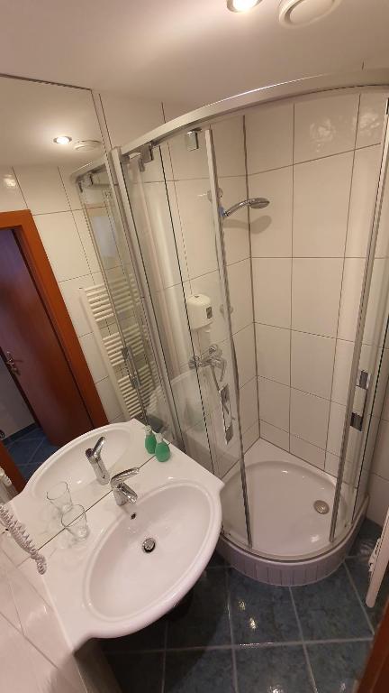 Een badkamer bij Stadthotel Kramer