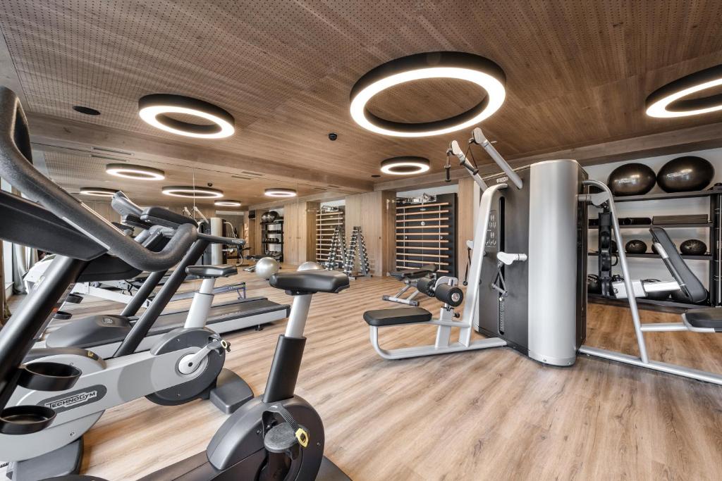 Fitness centrum a/nebo fitness zařízení v ubytování Hotel Bismarck