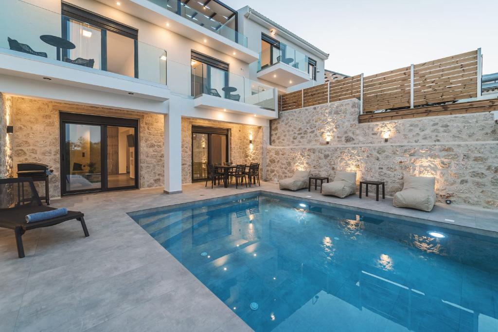 Bazén v ubytovaní Nemesis Luxury Villas alebo v jeho blízkosti