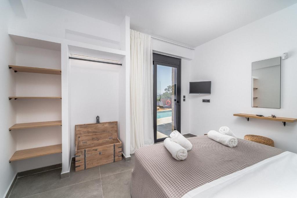 Posteľ alebo postele v izbe v ubytovaní Nemesis Luxury Villas