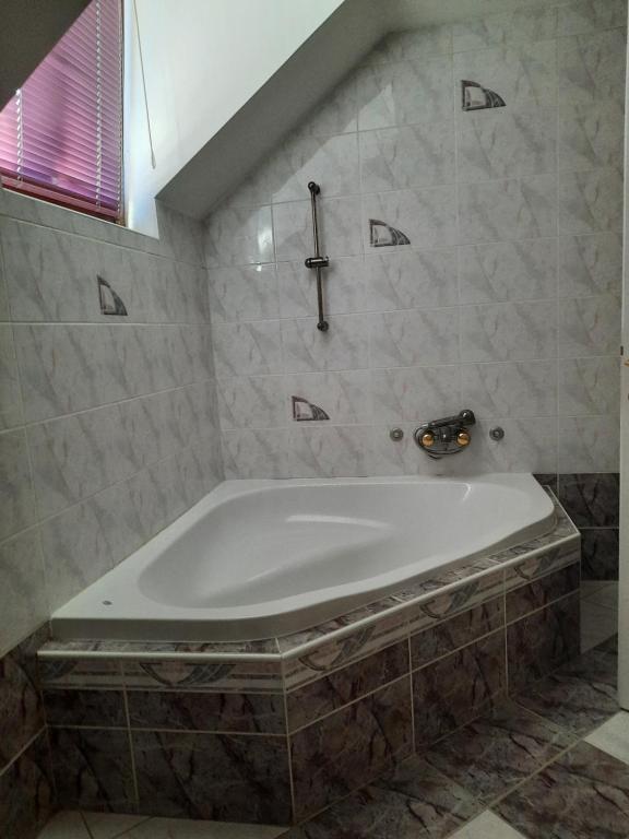 Koupelna v ubytování Rooms Čehovin