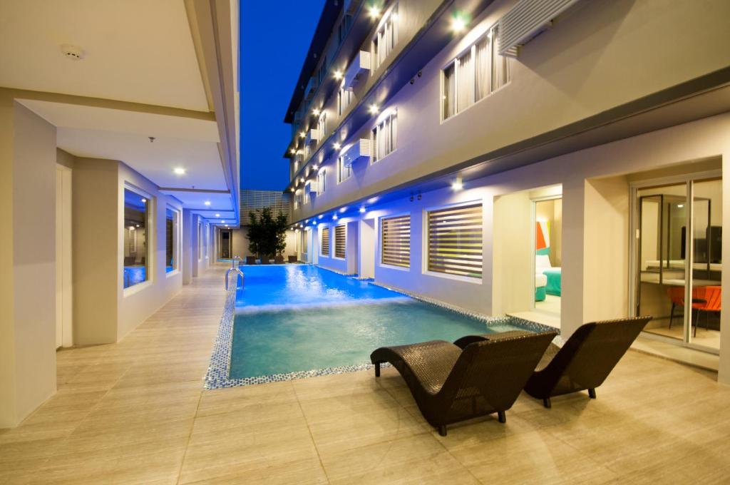 Bazén v ubytování Boracay Uptown nebo v jeho okolí