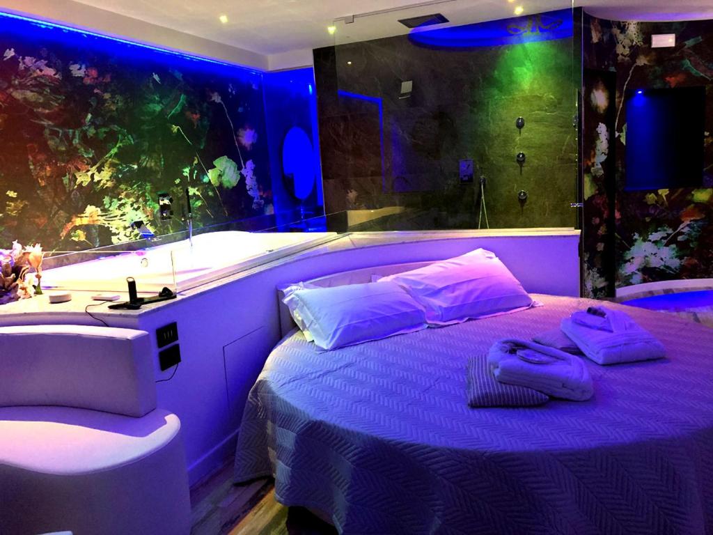 Postel nebo postele na pokoji v ubytování Assisi Luxury SPA Suite Superior