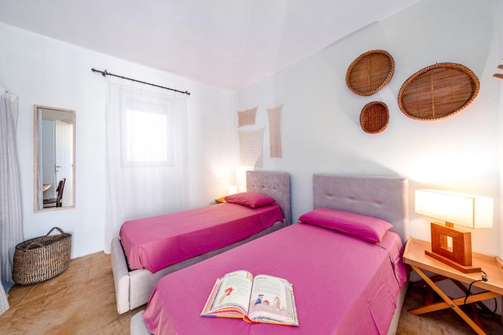 A bed or beds in a room at HelloAPULIA Typical Cottage Lamia delle Murge - Private Pool & Scenic Hilltop Retreat - Pet friendly