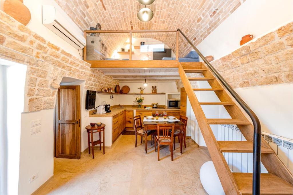 Kép HelloAPULIA Typical Cottage Lamia delle Murge - Private Pool & Scenic Hilltop Retreat - Pet friendly szállásáról Ostuniban a galériában