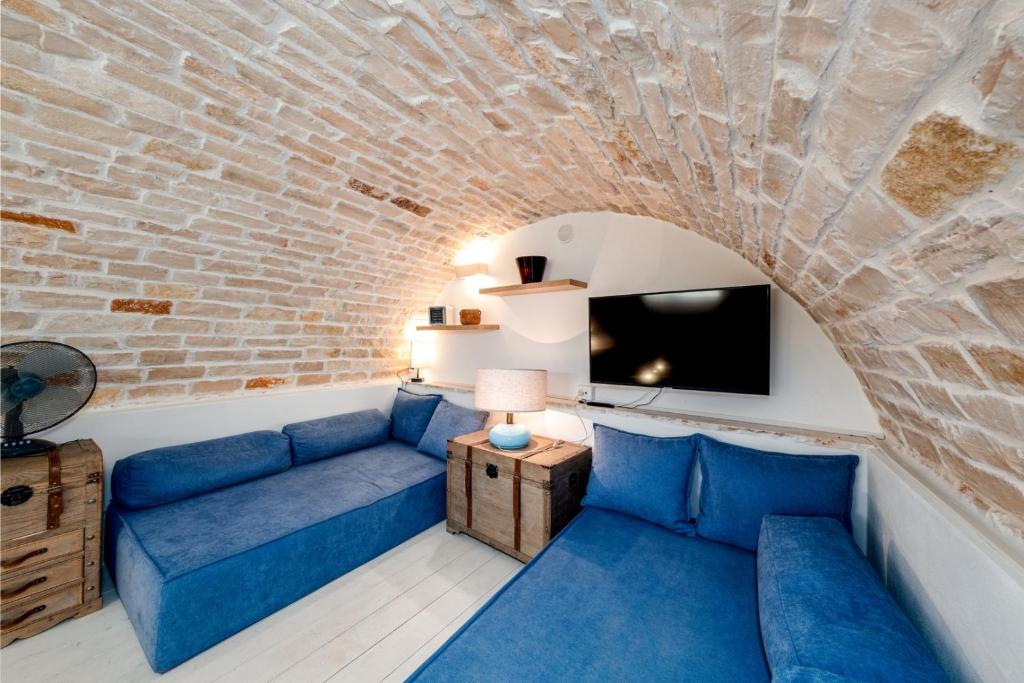 A seating area at HelloAPULIA Typical Cottage Lamia delle Murge - Private Pool & Scenic Hilltop Retreat - Pet friendly
