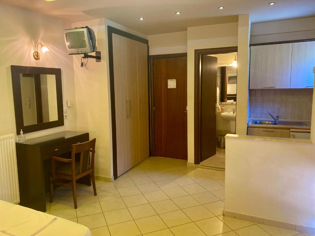 Kuchyň nebo kuchyňský kout v ubytování Hotel Alkionis
