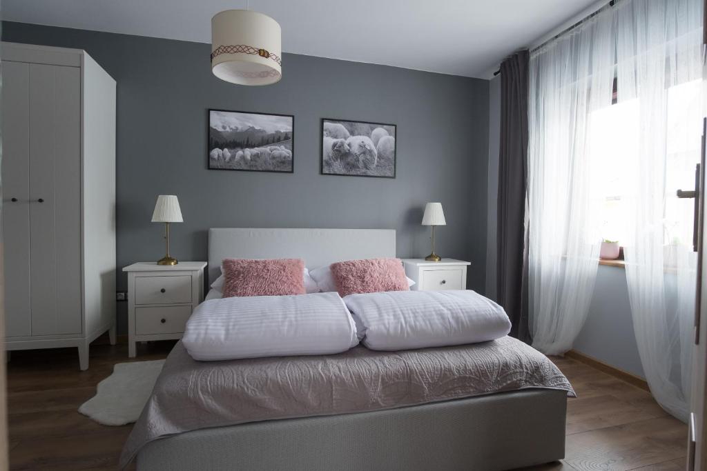 Posteľ alebo postele v izbe v ubytovaní Apartament Henrykówka Apartzakop
