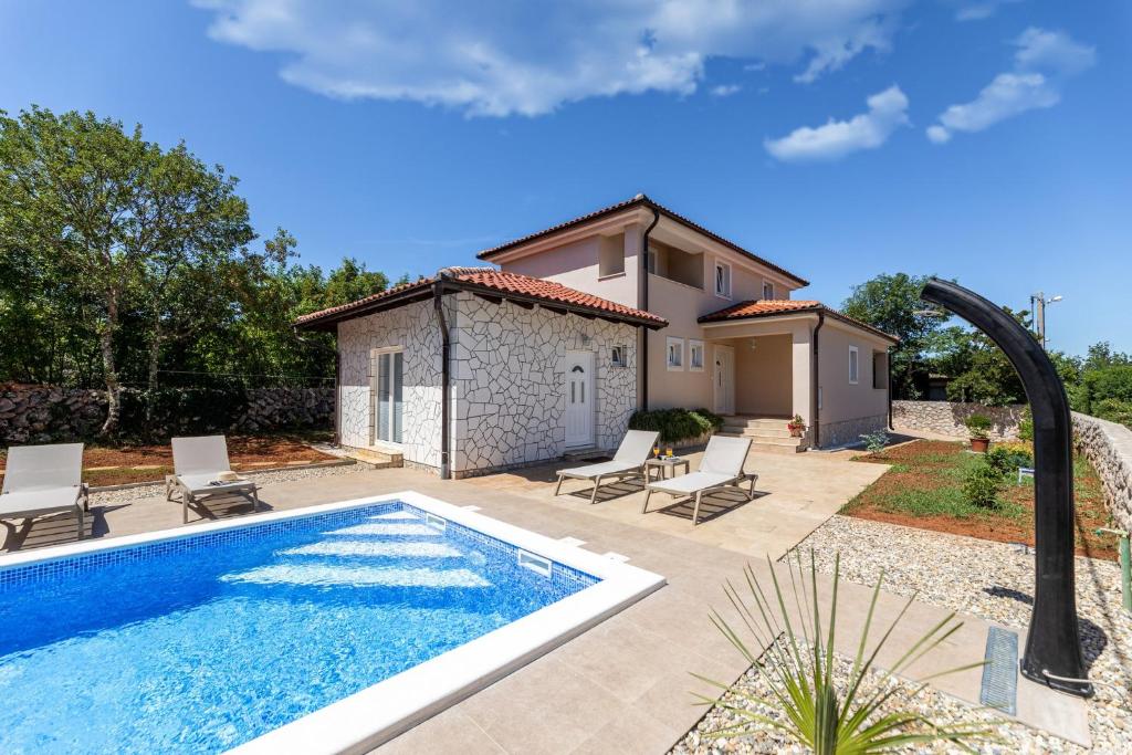 a villa with a swimming pool and a house at Villa Nera in Rasopasno