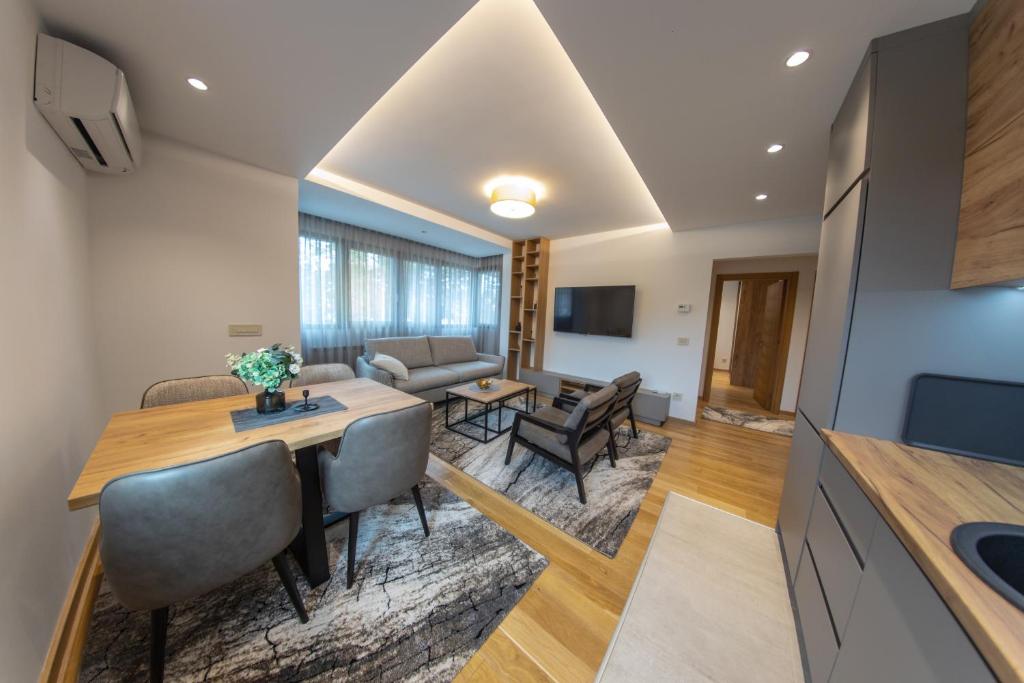 
Apartment with Garden View
