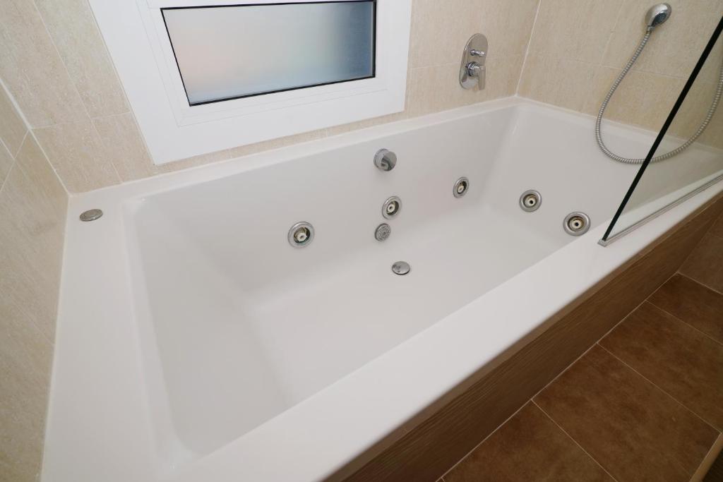 Hotel Internacional Calella - Bañera de hidromasaje en Calella