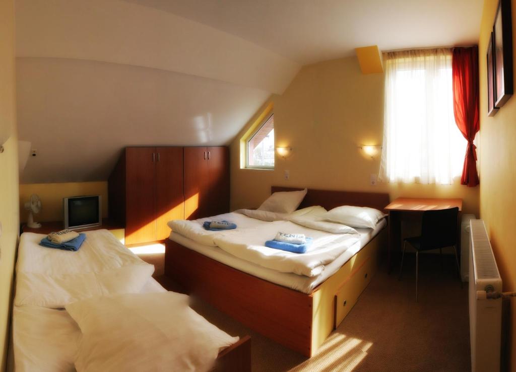 Hotel Pamira - Triple Room