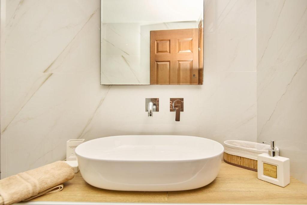 A bathroom at Ostria Apartments