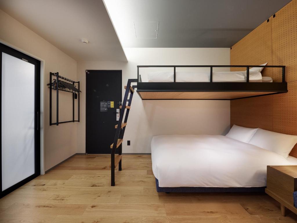LAMP LIGHT BOOKS HOTEL fukuoka - Doppelzimmer Mit Zustellbett