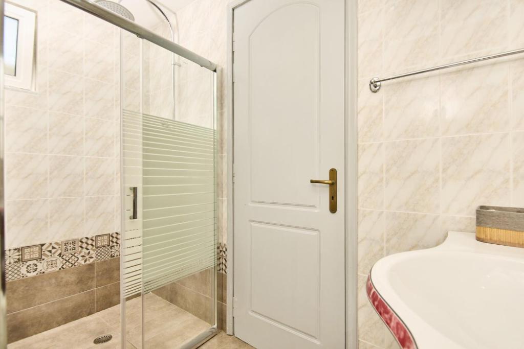 A bathroom at Ostria Apartments