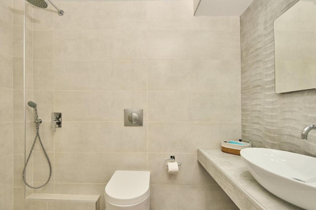 A bathroom at Ostria Apartments