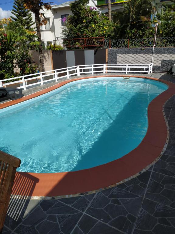 Bazén v ubytování VILLA BOUGAINVILLE Tourist Residence nebo v jeho okolí