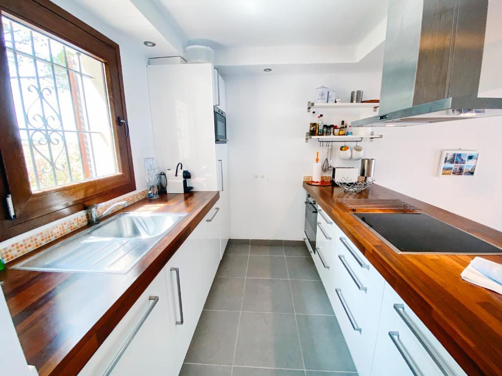 Kuchyňa alebo kuchynka v ubytovaní Casa Lara - Begur