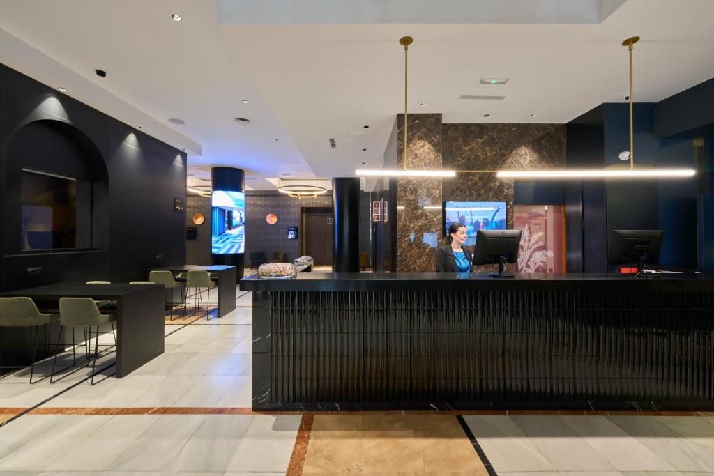 Catalonia Plaza Catalunya - Resim 13