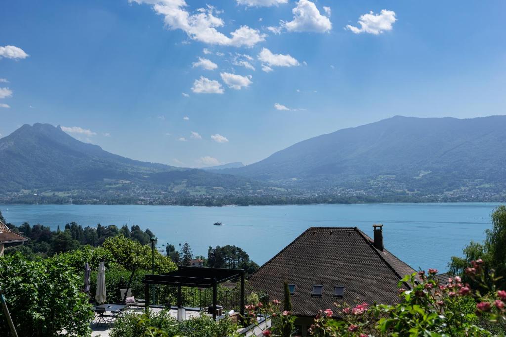 - Vistas al lago, a la casa y a las montañas en T3 avec vue imprenable sur le lac d'Annecy, en Veyrier-du-Lac