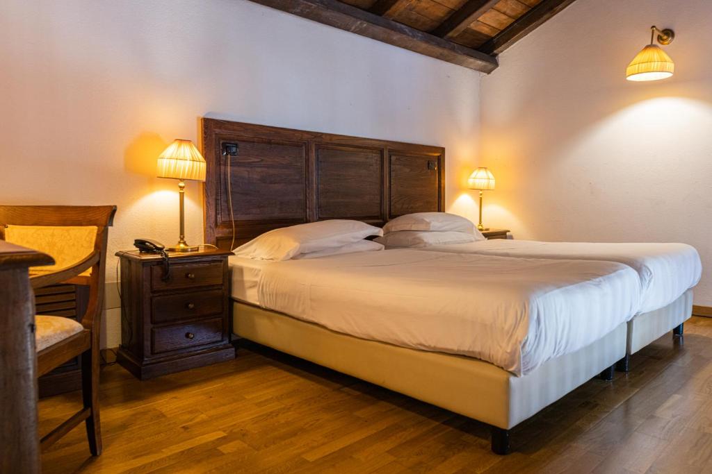 Postel nebo postele na pokoji v ubytování Al Castello Resort