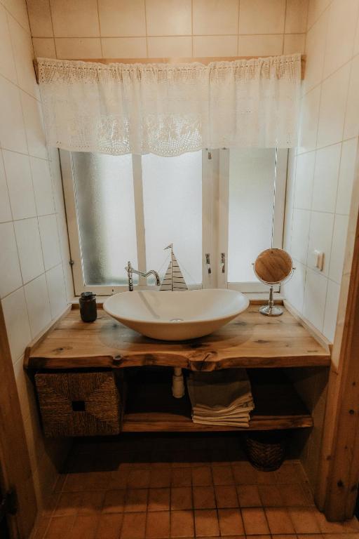 Koupelna v ubytování Muhu Tõnise Talu