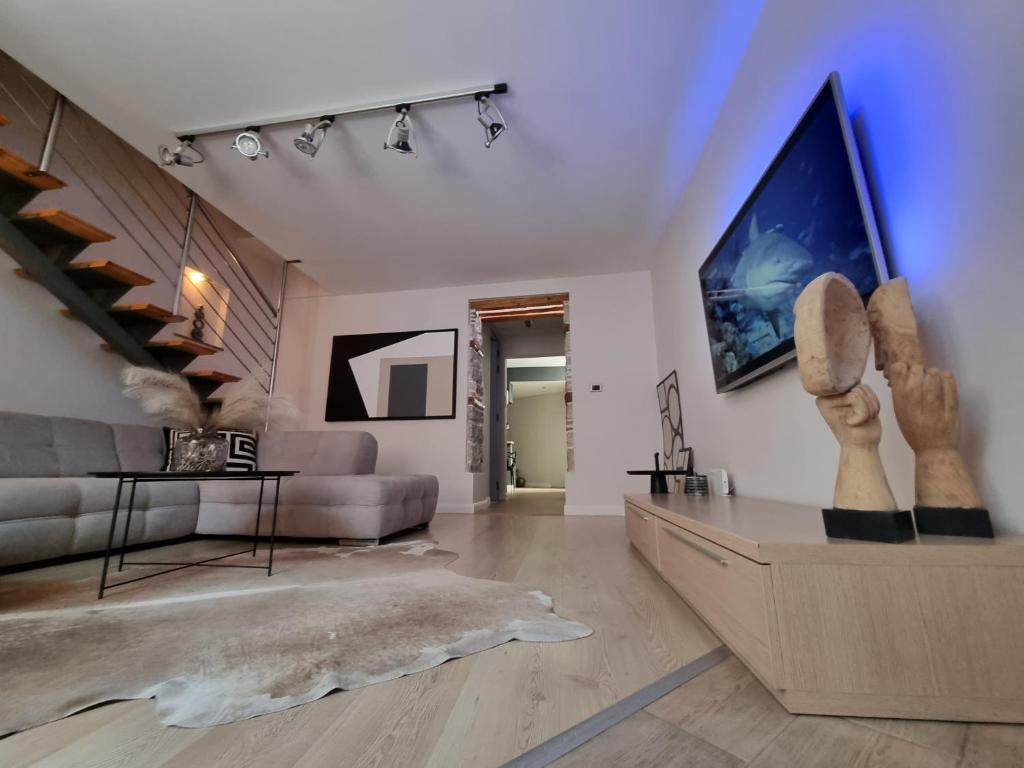 Arena Design Apartments with FREE Private Parking and with a terrace - 13