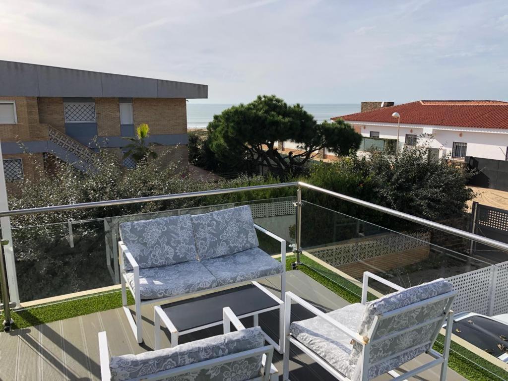 Fotografie z fotogalerie ubytování Precioso chalet de diseño a pie de playa nuevo. v destinaci Punta Umbría