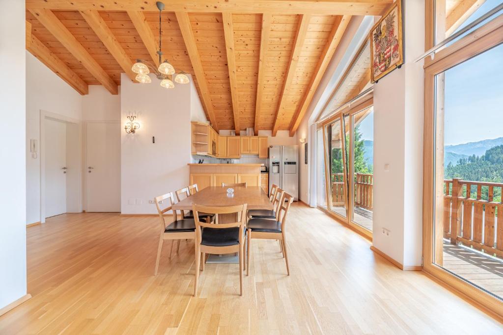 Nespecifikovaný výhled na hory nebo výhled na hory při pohledu z apartmánu