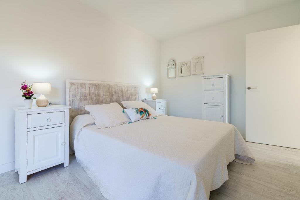 Postel nebo postele na pokoji v ubytování MalagaSuite Living Coast Fuengirola