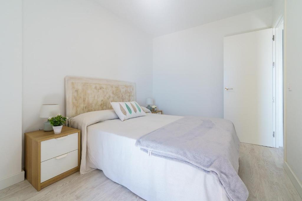 Postel nebo postele na pokoji v ubytování MalagaSuite Living Coast Fuengirola