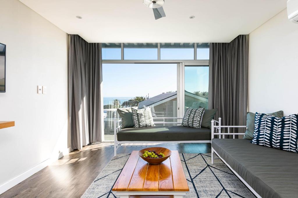 Χώρος καθιστικού στο Camps Bay Village - Beach View Apartments