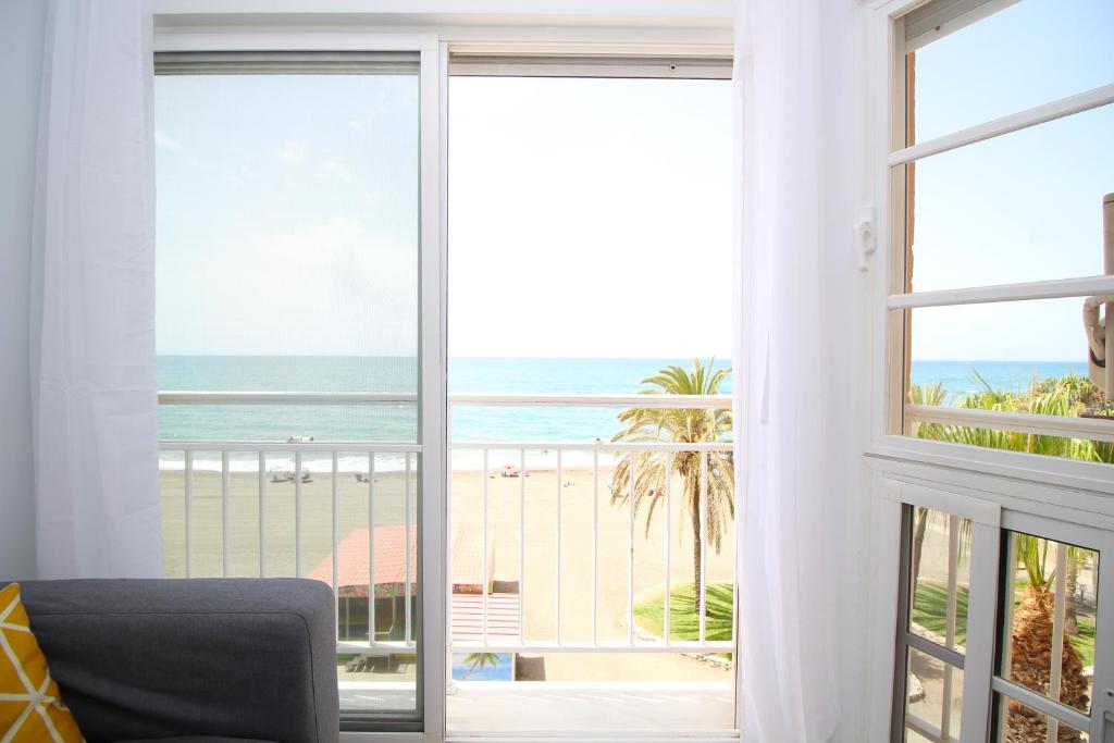 a living room with a view of the ocean at Del Parque Flats Belimar Playa in Rincón de la Victoria