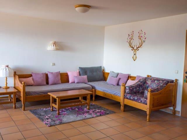 A seating area at LivGood Appartements Gerlitzen