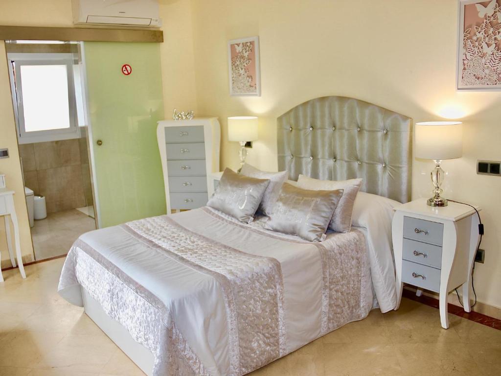 Booking.com: 2055 Stunning five star Villa , Jacuzzi , Sauna , Marbella,  Espanja . Varaa hotellisi nyt!