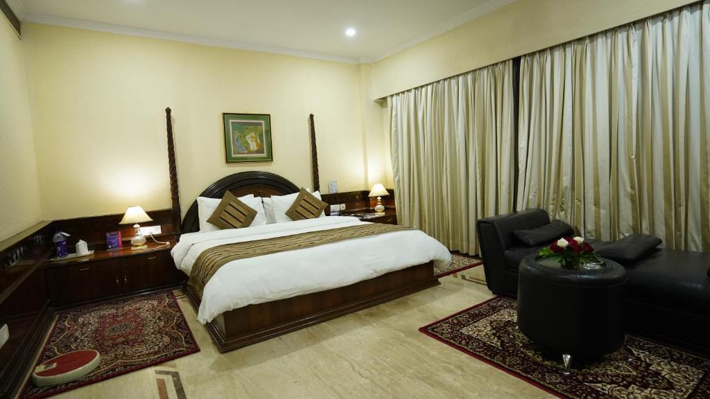 Postel nebo postele na pokoji v ubytování Hotel Empires