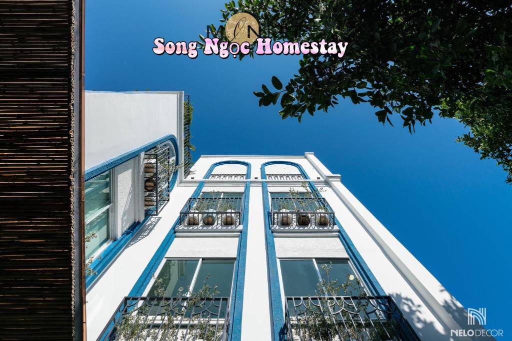 Chứng chỉ, giải thưởng, bảng hiệu hoặc các tài liệu khác trưng bày tại Homestay Song Ngọc Phan Thiết